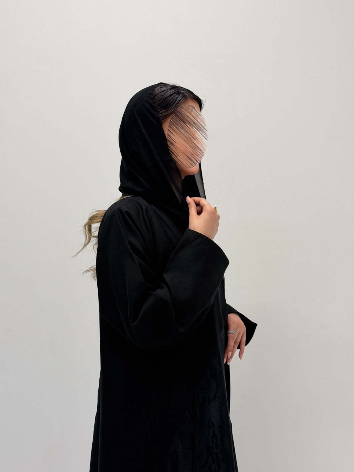 سيراميك مع تدخلات حرير جاكار
